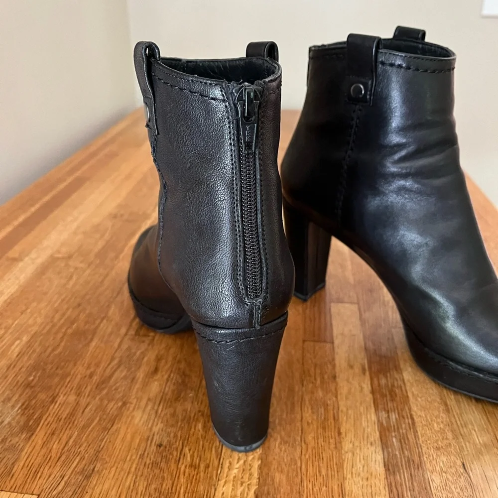 STUART WEITZMAN PLATFORM BOOTIE